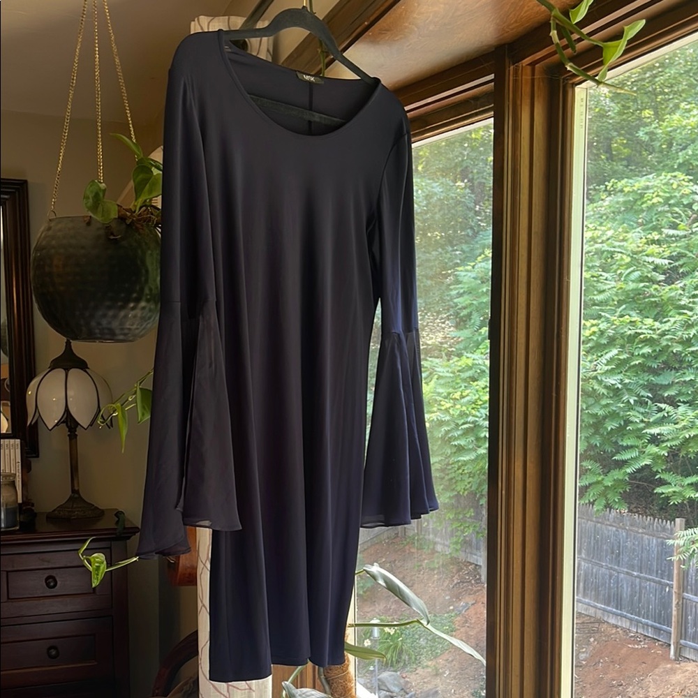 Navy size L Bell Sleeve Dress stretchy knee-length